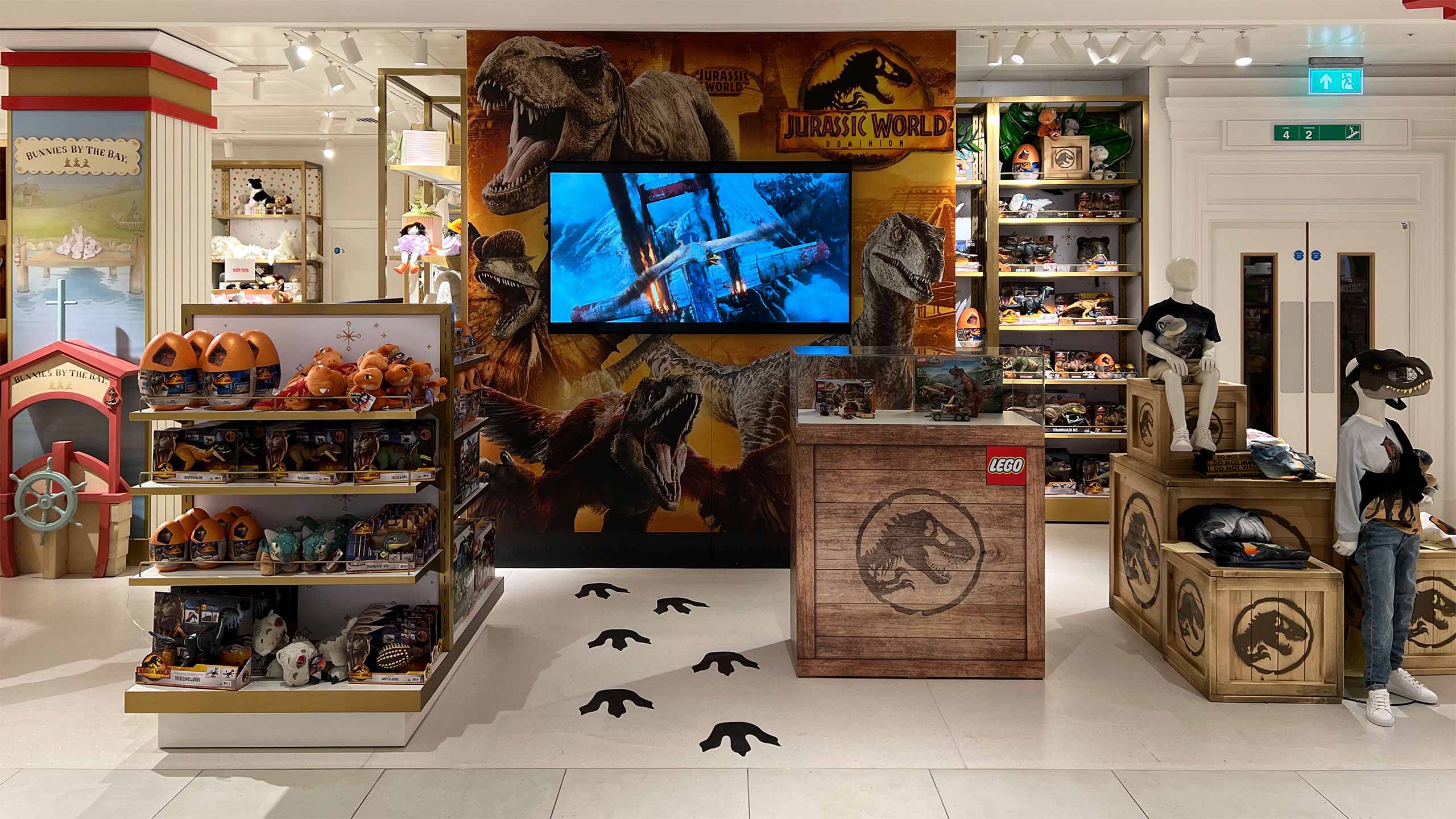 MXW_Website_Content_JurassicWorldRetail_26JUN26_JK-01